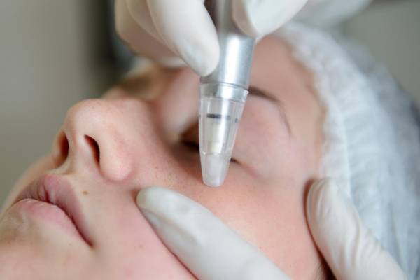 Esthéticienne pour microdermabrasion, Antibes, BA Centre Esthétique