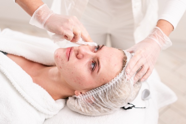 Esthéticienne pour peeling du visage, Antibes, BA Centre Esthétique