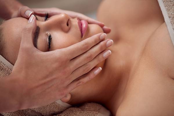 Esthéticienne pour soin Hydrafacial, Antibes, BA Centre Esthétique