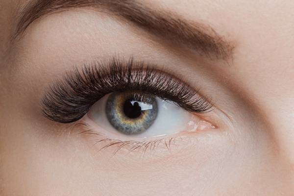 Esthéticienne pour traitement des yeux, Antibes, BA Centre Esthétique